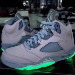 Jordan Air Retro SE in Regal Pink and Ghost